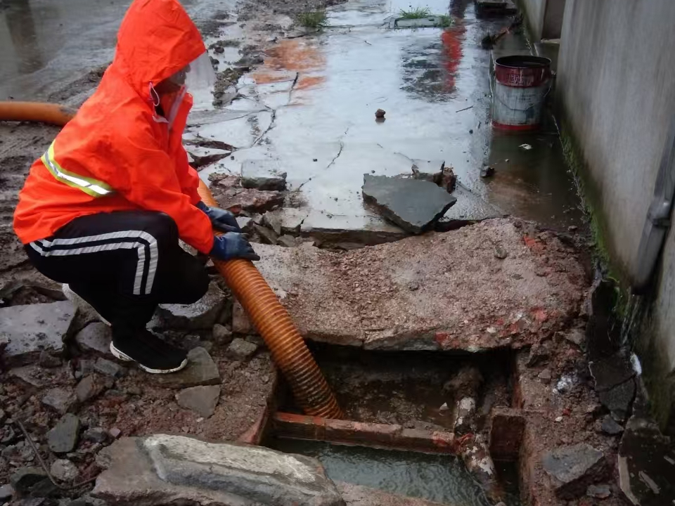 滕州专业清理污水池 炜誉市政以规范流程守护城市 “肠道”